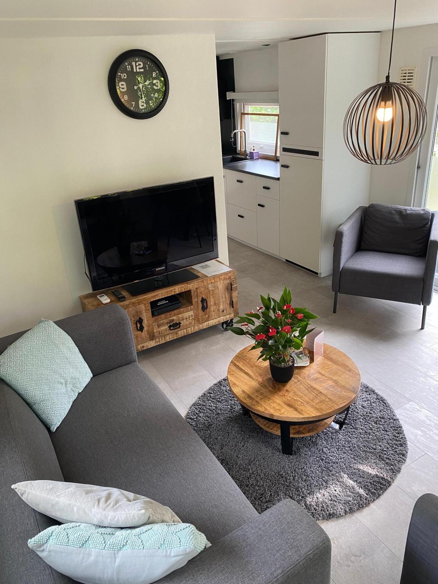 Modern Chalet In De Bossen Van De Veluwe 伊皮 外观 照片